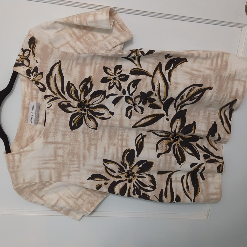 Alfred Dunnerer Sz PM Short Sleeve Tan and White Top With Black Flowers
